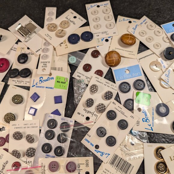Lot of buttons NOS Cardboard Buttons Vintage and Modern Stock - Picture 5 of 8